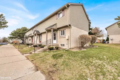 2216 Orchard Crst, Utica, MI 48317