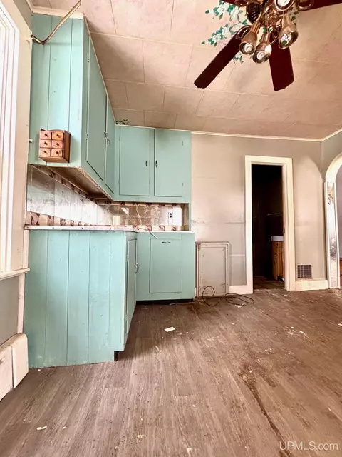 Kitchen - 162 Saginaw, Ishpeming, MI 49849 photo 3 of 3