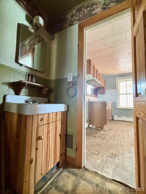 Bath - 162 Saginaw, Ishpeming, MI 49849 photo 1 of 1