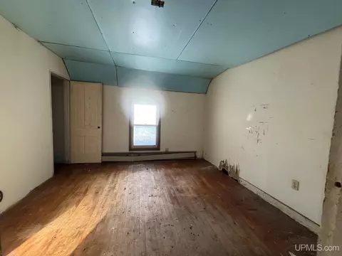 Bedroom - 162 Saginaw, Ishpeming, MI 49849 photo 6 of 7