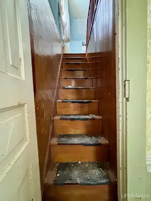 Entry Way - 162 Saginaw, Ishpeming, MI 49849 photo 1 of 1