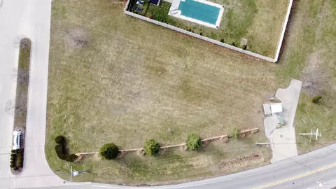 1691 Glenridge, Monroe, MI 48162 photo 2