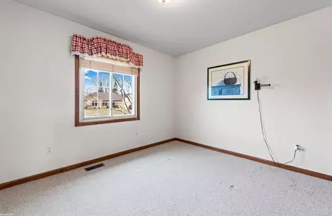 Bedroom - 15300 Crestwood, Macomb, MI 48044 photo 3 of 6