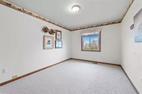 Bedroom - 15300 Crestwood, Macomb, MI 48044 photo 5 of 6