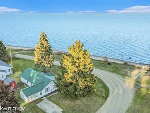 3453 Shoreview, Deckerville, MI 48427