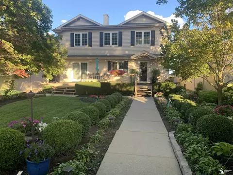 12710 N Lakeshore, La Salle, MI 48145