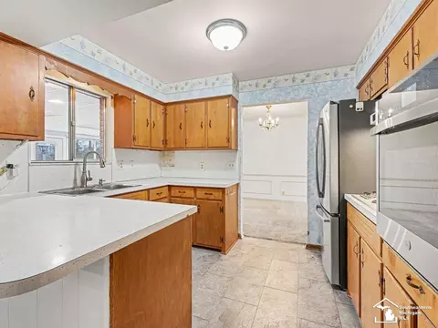 Kitchen - 1593 Longfellow, Temperance, MI 48182 photo 2 of 2