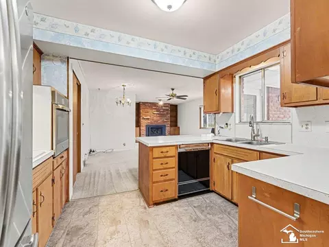 Kitchen - 1593 Longfellow, Temperance, MI 48182 photo 1 of 2