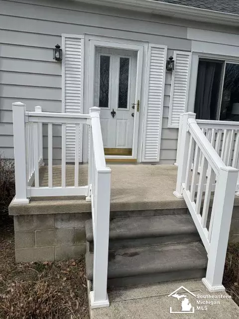 Exterior - 1953 Vivian Rd, Monroe, MI 48162 photo 2 of 4