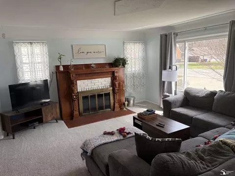 Living - 1953 Vivian Rd, Monroe, MI 48162 photo 1 of 1