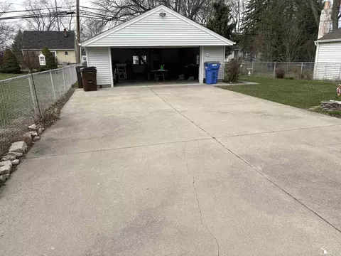 Exterior - 1953 Vivian Rd, Monroe, MI 48162 photo 3 of 4
