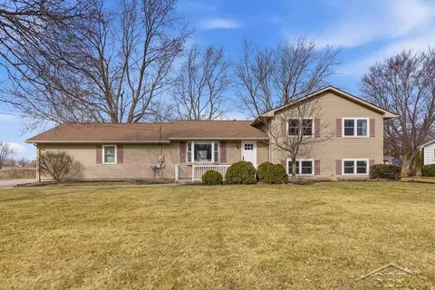 2258 S Nine Mile, Kawkawlin, MI 48631