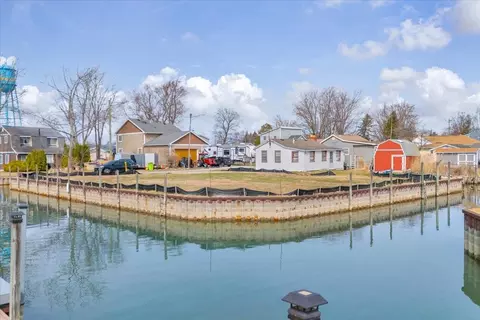 102 Island, Algonac, MI 48001