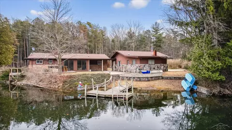4403 N Raucholz, Hemlock, MI 48626