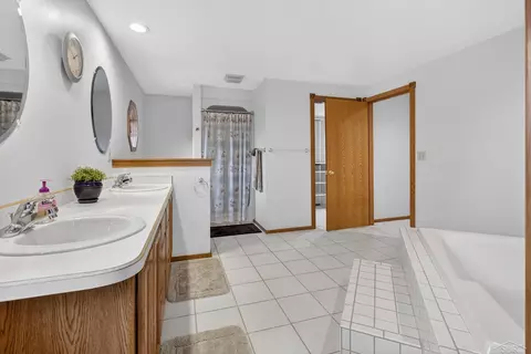 Bath - 1636 E Siebert, Midland, MI 48642 photo 3 of 5