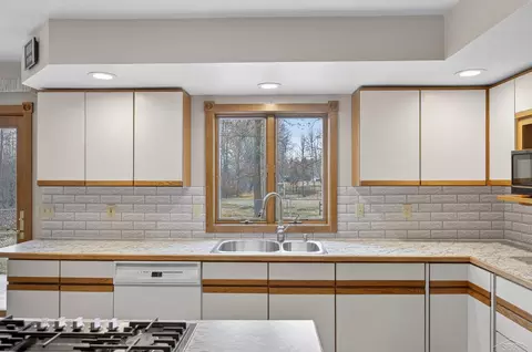 Kitchen - 1636 E Siebert, Midland, MI 48642 photo 4 of 6