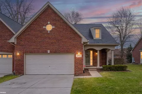 40990 Harvest Ln UNIT 16, Clinton Township, MI 48038