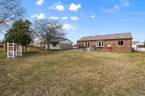 Exterior - 18250 Millstone, Macomb, MI 48044 photo 7 of 9