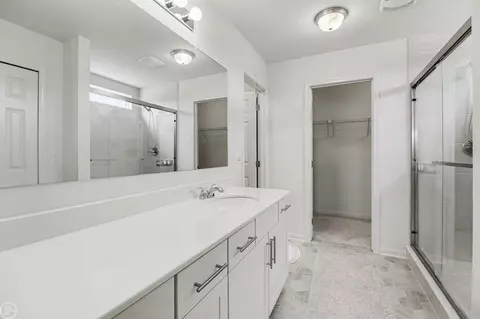 Bath - 24731 Arbor, Macomb, MI 48042 photo 2 of 3