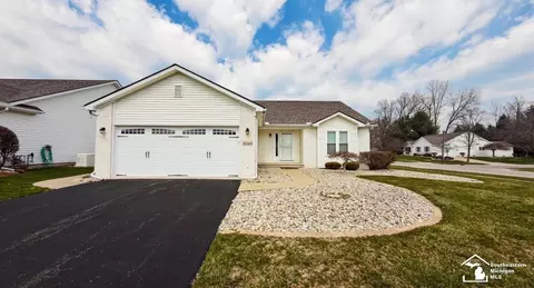 Exterior - 2140 Delaware Ln, Temperance, MI 48182 photo 2 of 4