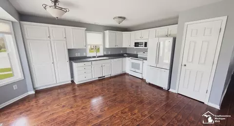 Kitchen - 2140 Delaware Ln, Temperance, MI 48182 photo 1 of 2