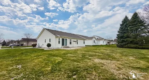 Exterior - 2140 Delaware Ln, Temperance, MI 48182 photo 4 of 4