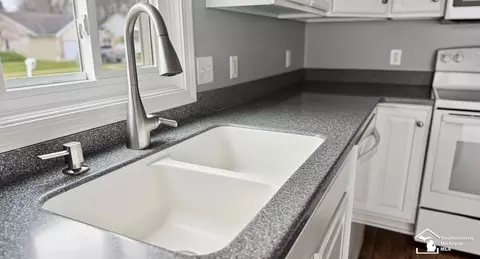 Kitchen - 2140 Delaware Ln, Temperance, MI 48182 photo 2 of 2