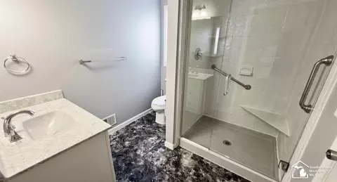 Bath - 2140 Delaware Ln, Temperance, MI 48182 photo 1 of 6