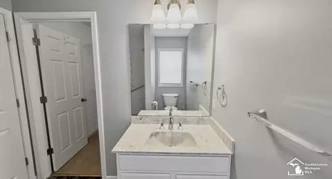 Bath - 2140 Delaware Ln, Temperance, MI 48182 photo 5 of 6