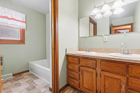 Bath - 1728 Linksview, Gladwin, MI 48624 photo 4 of 4