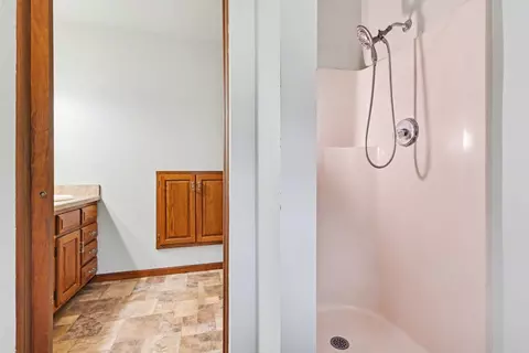 Bath - 1728 Linksview, Gladwin, MI 48624 photo 2 of 4