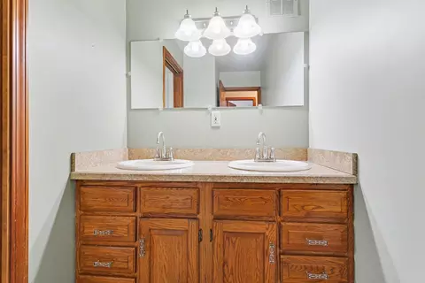 Bath - 1728 Linksview, Gladwin, MI 48624 photo 3 of 4