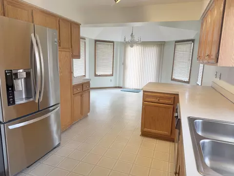 Kitchen - 48401 Valley Forge Dr, Macomb, MI 48044 photo 5 of 5