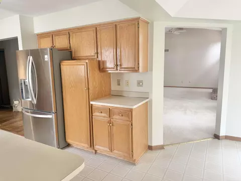 Kitchen - 48401 Valley Forge Dr, Macomb, MI 48044 photo 4 of 5
