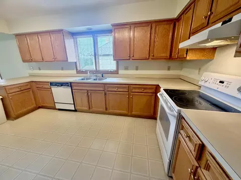 Kitchen - 48401 Valley Forge Dr, Macomb, MI 48044 photo 2 of 5