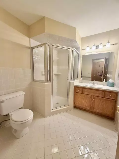 Bath - 48401 Valley Forge Dr, Macomb, MI 48044 photo 2 of 4