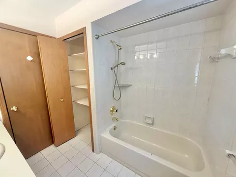 Bath - 48401 Valley Forge Dr, Macomb, MI 48044 photo 4 of 4