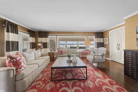 Living - 206 Edgewater, Algonac, MI 48001 photo 3 of 7