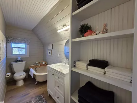Bath - 206 Edgewater, Algonac, MI 48001 photo 4 of 6