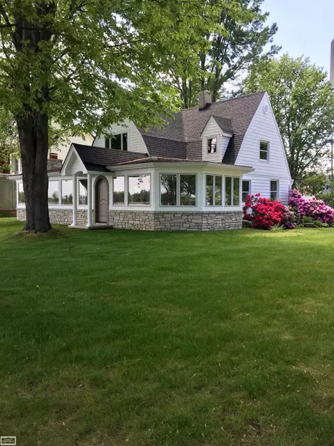 206 Edgewater, Algonac, MI 48001