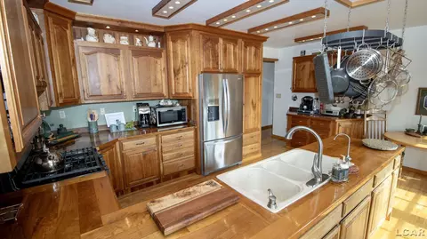 Kitchen - 11608 Bradley, Jerome, MI 49249 photo 3 of 8