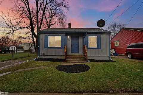 2068 E Boatfield, Burton, MI 48529
