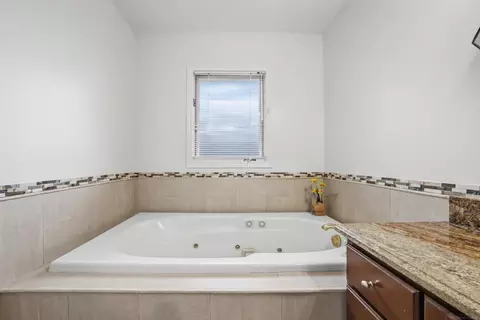 Bath - 47310 Beacon Sq, Macomb, MI 48044 photo 3 of 5