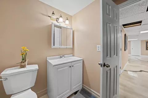 Bath - 47310 Beacon Sq, Macomb, MI 48044 photo 4 of 5