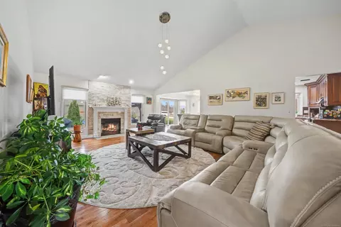 Living - 47310 Beacon Sq, Macomb, MI 48044 photo 2 of 2