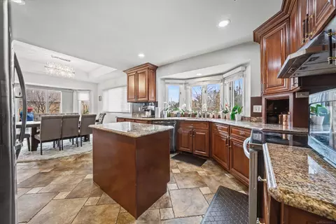 Kitchen - 47310 Beacon Sq, Macomb, MI 48044 photo 4 of 4