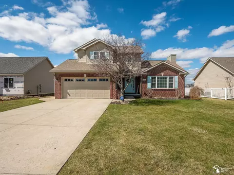 784 E Sweet Briar, Monroe, MI 48161