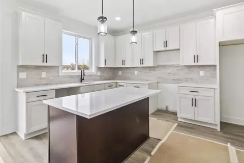 Kitchen - 45537 Gable, Macomb, MI 48044 photo 2 of 3