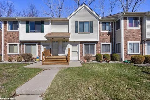 17445 Utica Oaks, Roseville, MI 48066