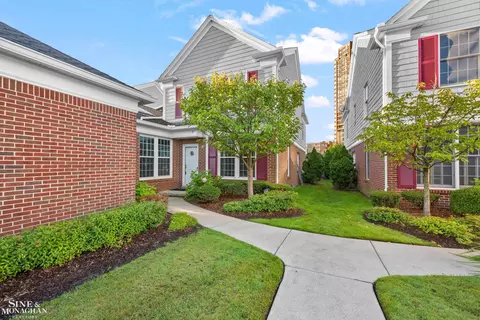9004 Harbor Pl, Saint Clair Shores, MI 48080